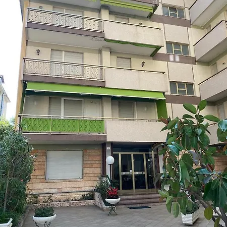 Incantevole Con Posto Auto Riservato-clic House Apartmán Sanremo
